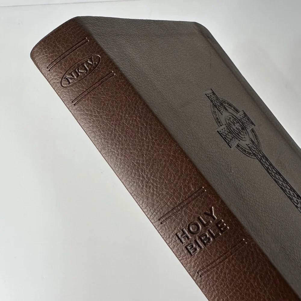 NKJV Holy Bible New King James Version Brown Imitation Leather Holman 2013